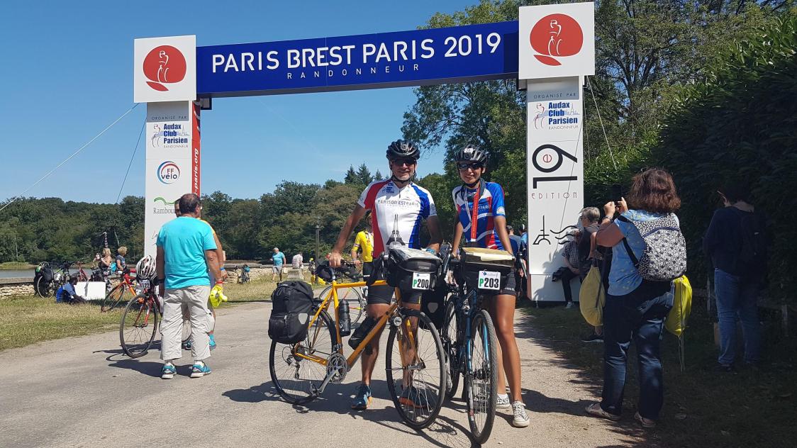 Deux habitants de Rilly la Montagne ont parcouru v lo Paris